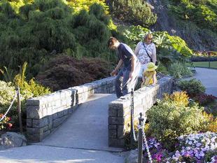 107-0749_img.jpg