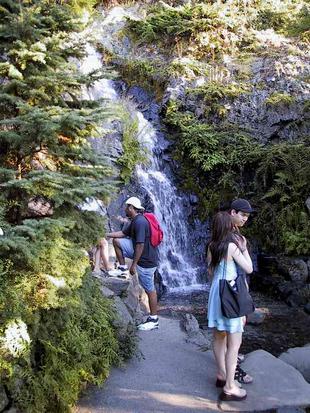 107-0753_img.jpg
