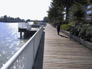 106-0626_img.jpg